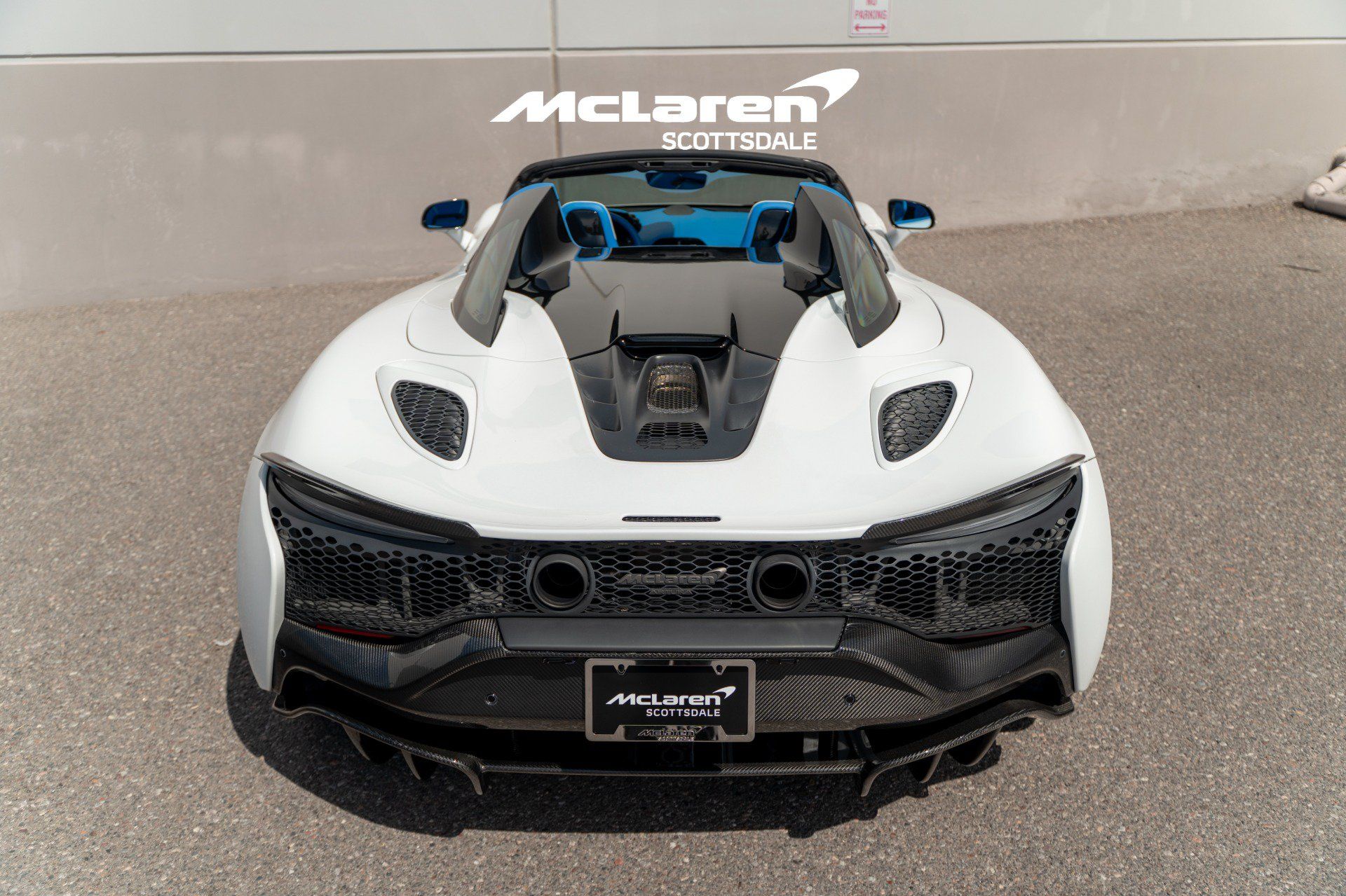 Used 2025 McLaren Artura Spider RWD image 32