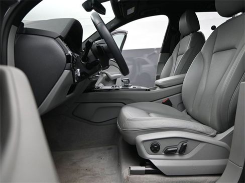 Used 2018 Audi Q7 3.0T Prestige image 12