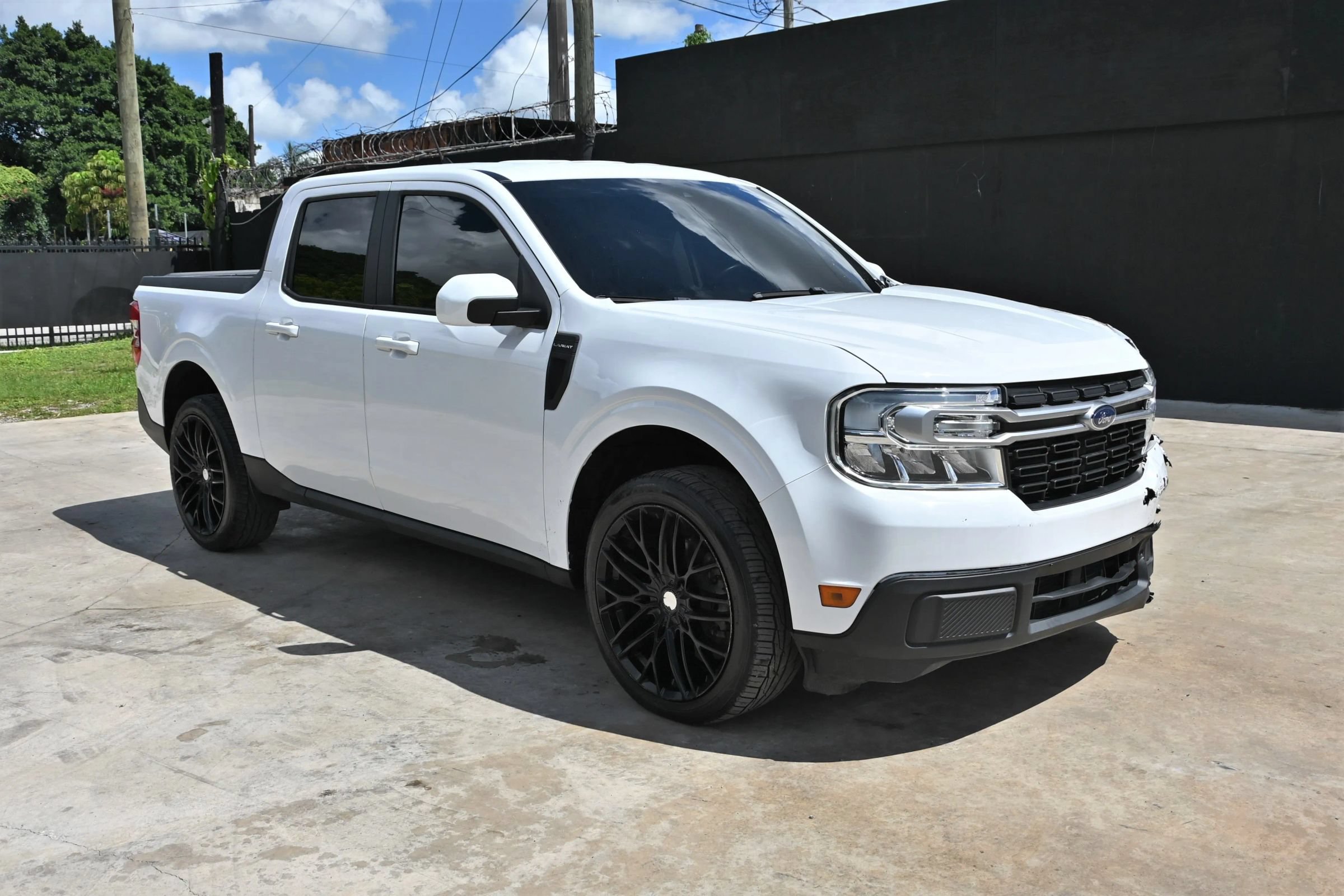 Used 2023 Ford Maverick Lariat w/ Lariat Luxury Package AWD/4WD image 1