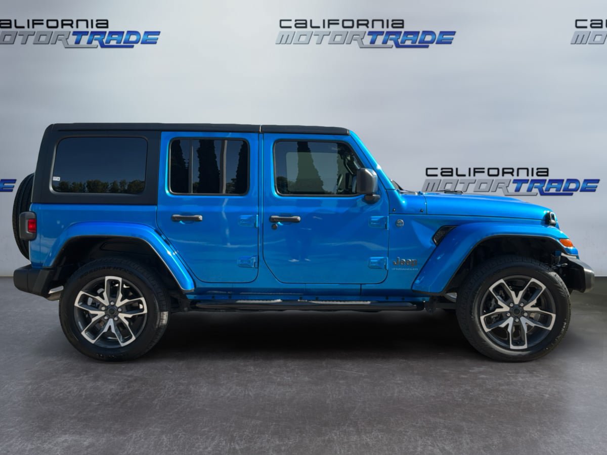 Used 2024 Jeep Wrangler Unlimited w/ Convenience Group AWD/4WD image 4