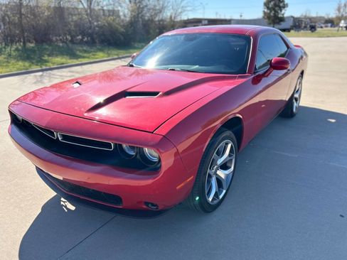 Used 2016 Dodge Challenger SXT Plus image 2