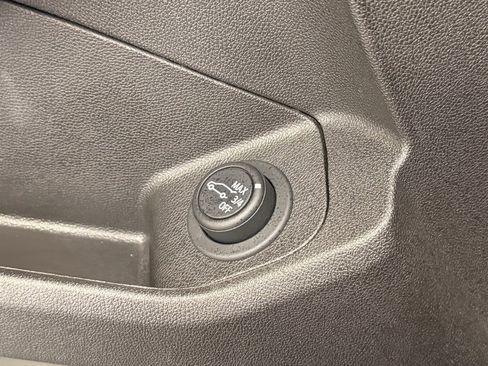 Used 2024 GMC Terrain SLT image 34