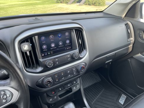 Used 2022 Chevrolet Colorado LT w/ Luxury Package AWD/4WD image 15