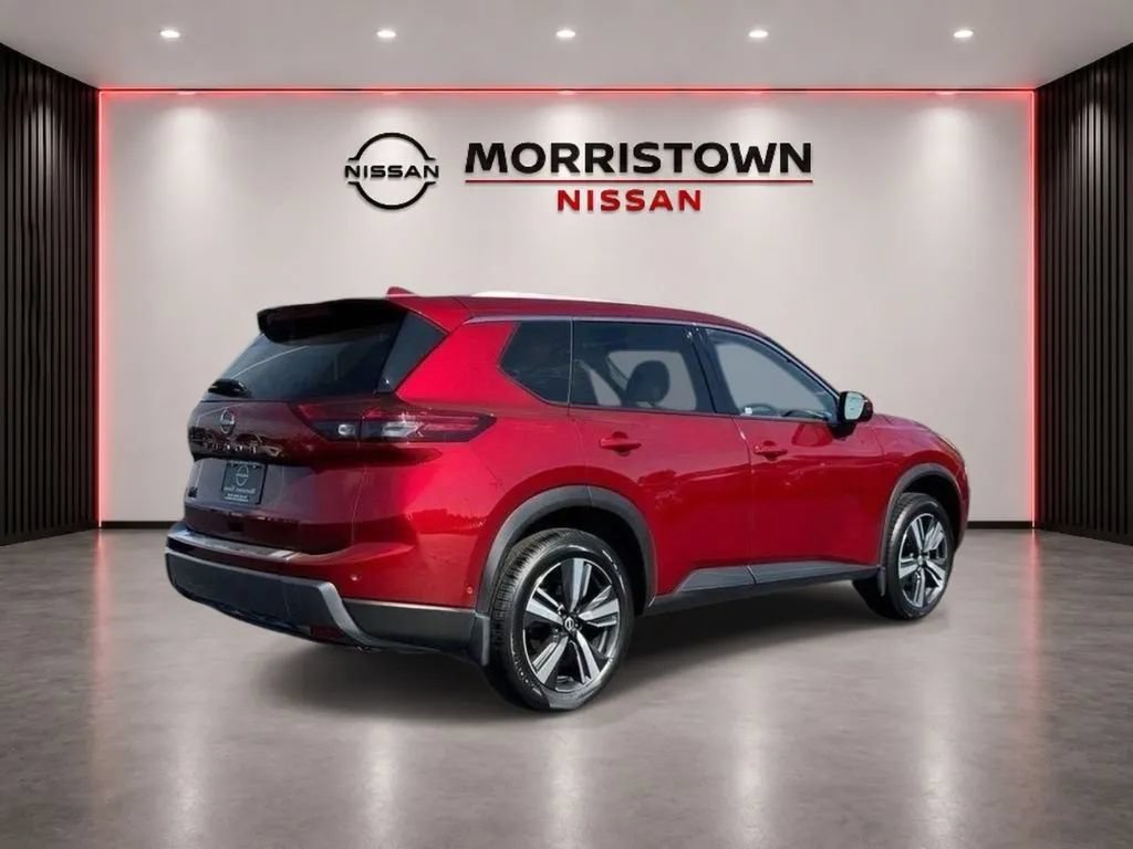 Used 2025 Nissan Rogue SL w/ SL Premium Package FWD image 3
