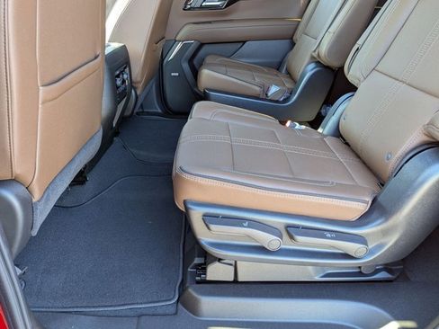 New 2025 Chevrolet Suburban High Country image 14