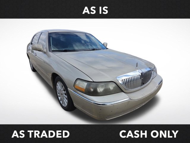 Used 2005 Lincoln Town Car Signature RWD image 1