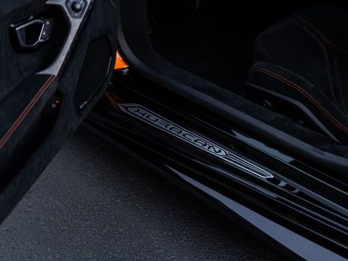 Used 2018 Lamborghini Huracan Performante image 32