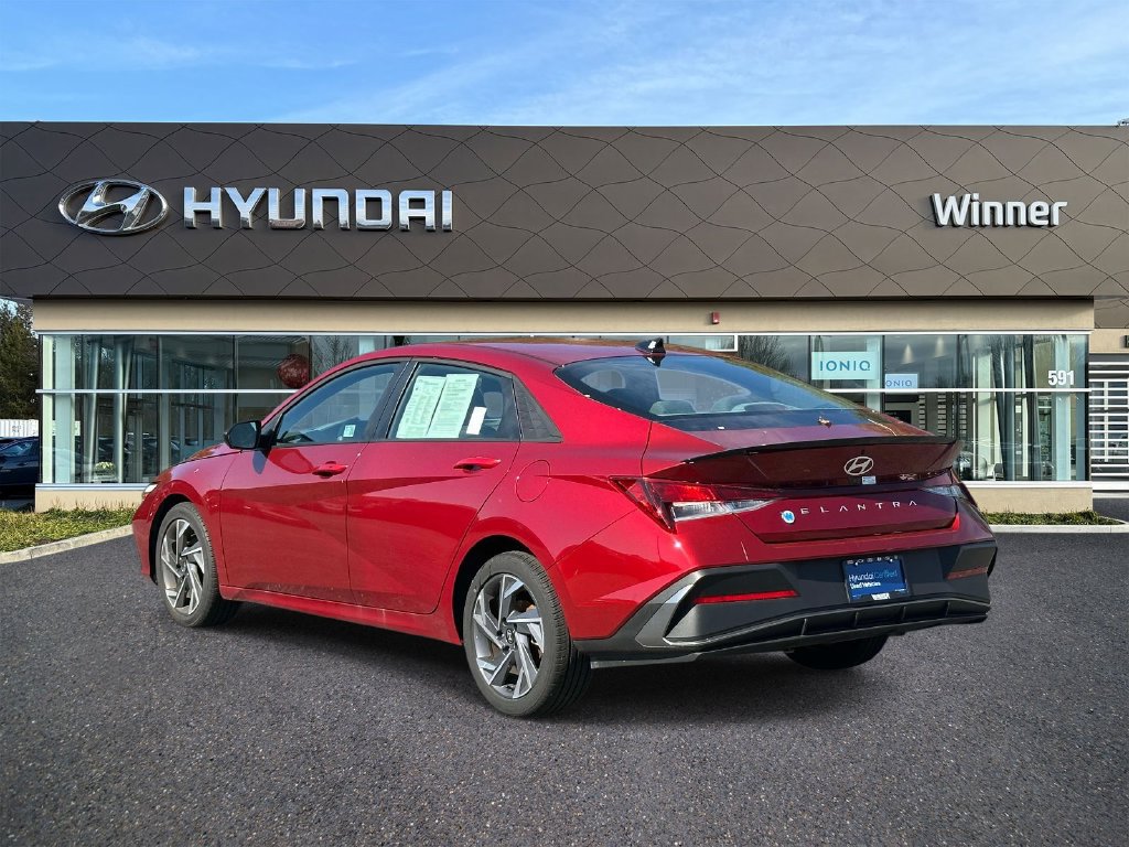 Certified 2025 Hyundai Elantra Sport FWD image 2