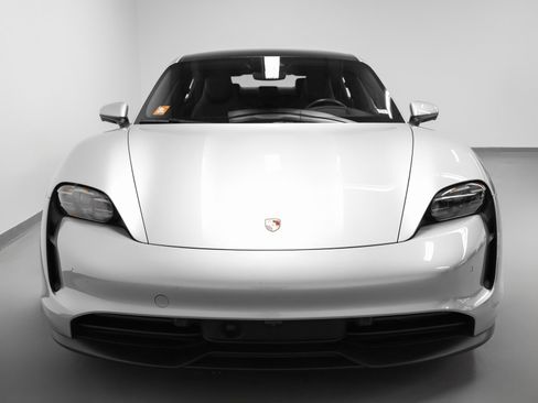 Used 2023 Porsche Taycan image 8