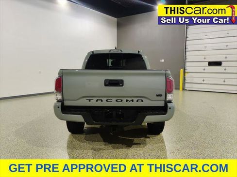 Used 2022 Toyota Tacoma TRD Off-Road w/ TRD Premium Off Road Package AWD/4WD image 7
