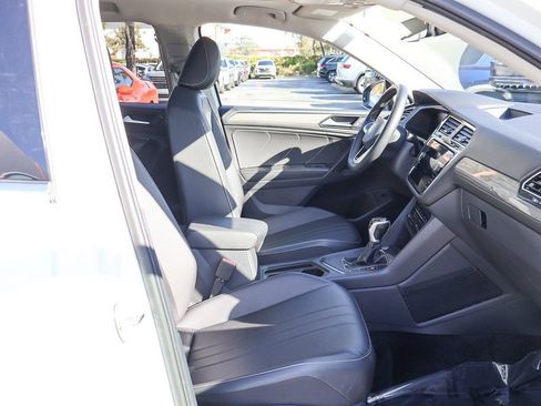 Used 2024 Volkswagen Tiguan SE w/ Panoramic Sunroof Package FWD image 31