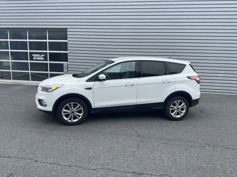 Used 2017 Ford Escape SE image 3