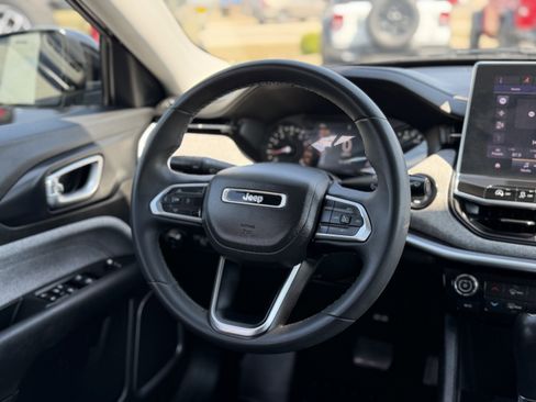 Used 2022 Jeep Compass Latitude image 13