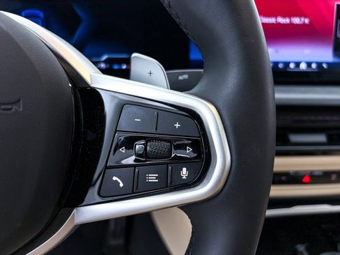 Used 2025 BMW 330i Sedan w/ M Sport Package image 31