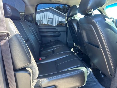 Used 2013 Chevrolet Silverado 2500 LT w/ Interior Plus Package AWD/4WD image 13