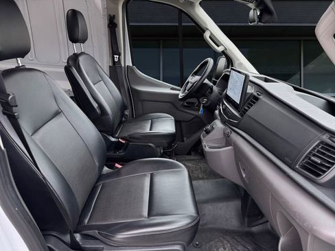 Used 2022 Ford E-Transit 148 High Roof Extended image 15