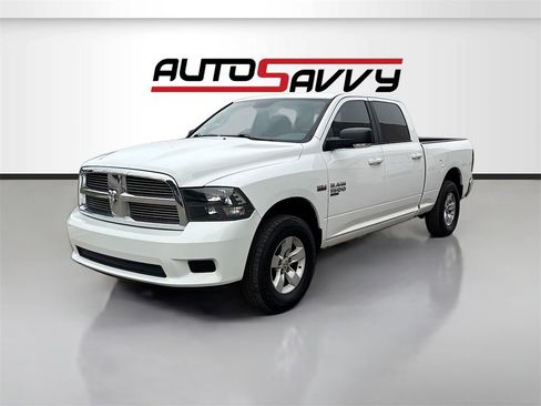 Used 2020 RAM 1500 Classic SLT w/ Luxury Group image 3