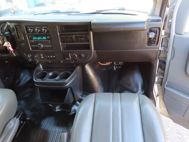 Used 2018 Chevrolet Express 2500 w/ Driver Convenience Package RWD image 27