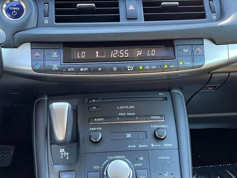 Used 2014 Lexus CT 200h Premium image 16