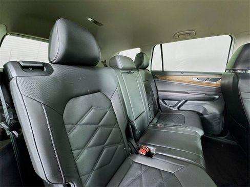 Used 2025 Volkswagen Atlas SE image 28