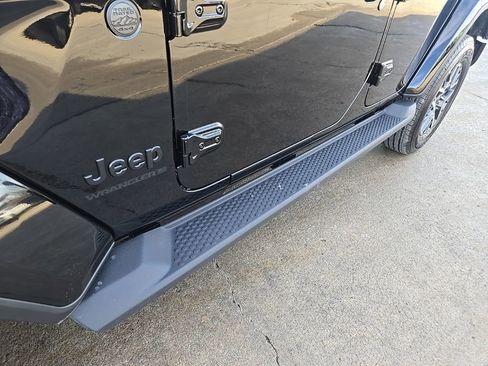 New 2026 Jeep Wrangler Unlimited Sahara AWD/4WD image 19