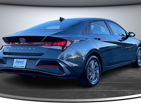 Used 2024 Hyundai Elantra SEL image 6