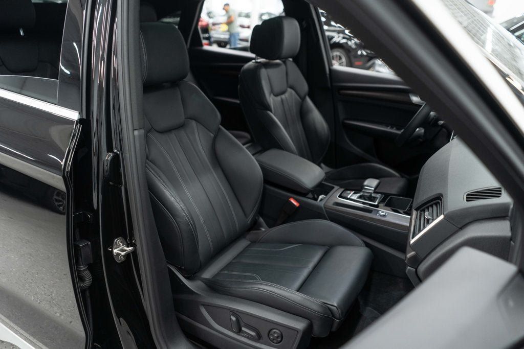 Used 2023 Audi Q5 2.0T Premium w/ Convenience Package AWD/4WD image 12