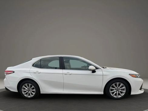 Used 2020 Toyota Camry LE image 4