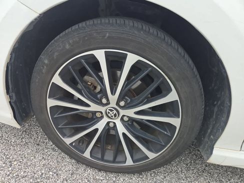 Used 2020 Toyota Camry SE FWD image 10