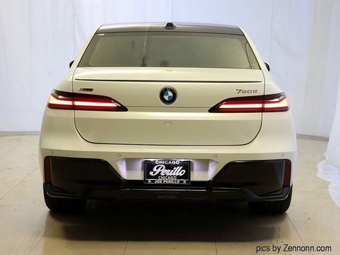 Used 2026 BMW 750e xDrive image 7