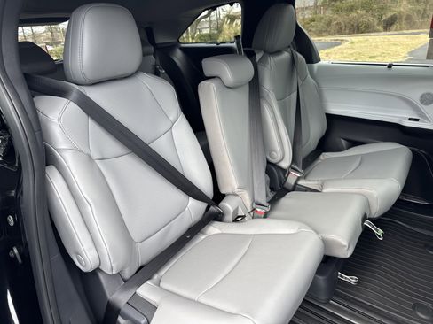 New 2026 Toyota Sienna XLE image 31