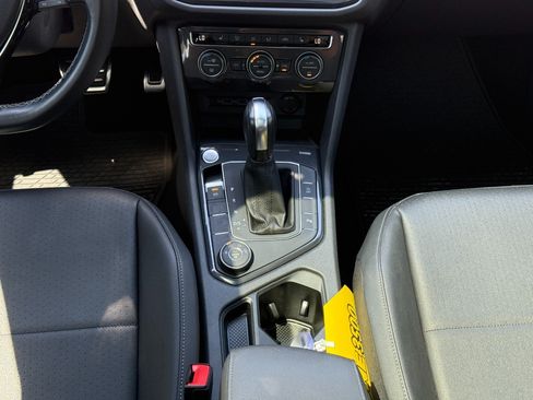 Used 2020 Volkswagen Tiguan SE R-Line AWD/4WD image 19