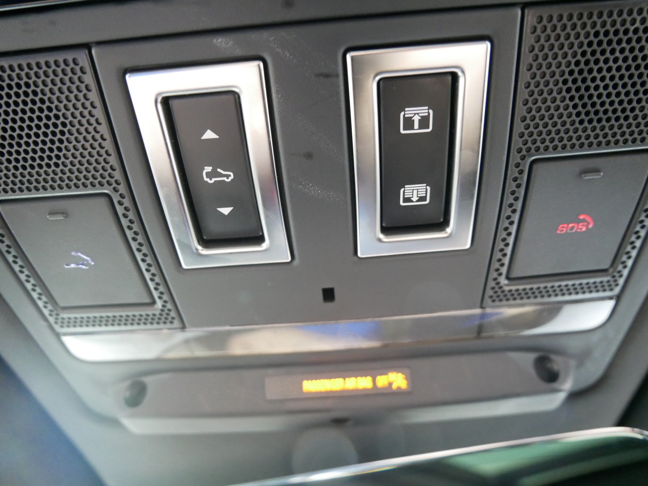 Used 2024 Land Rover Defender 110 X-Dynamic SE AWD/4WD image 32