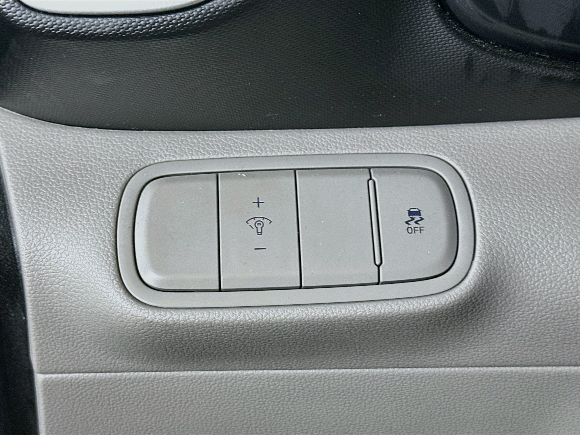 Used 2025 Hyundai Venue SEL FWD image 17