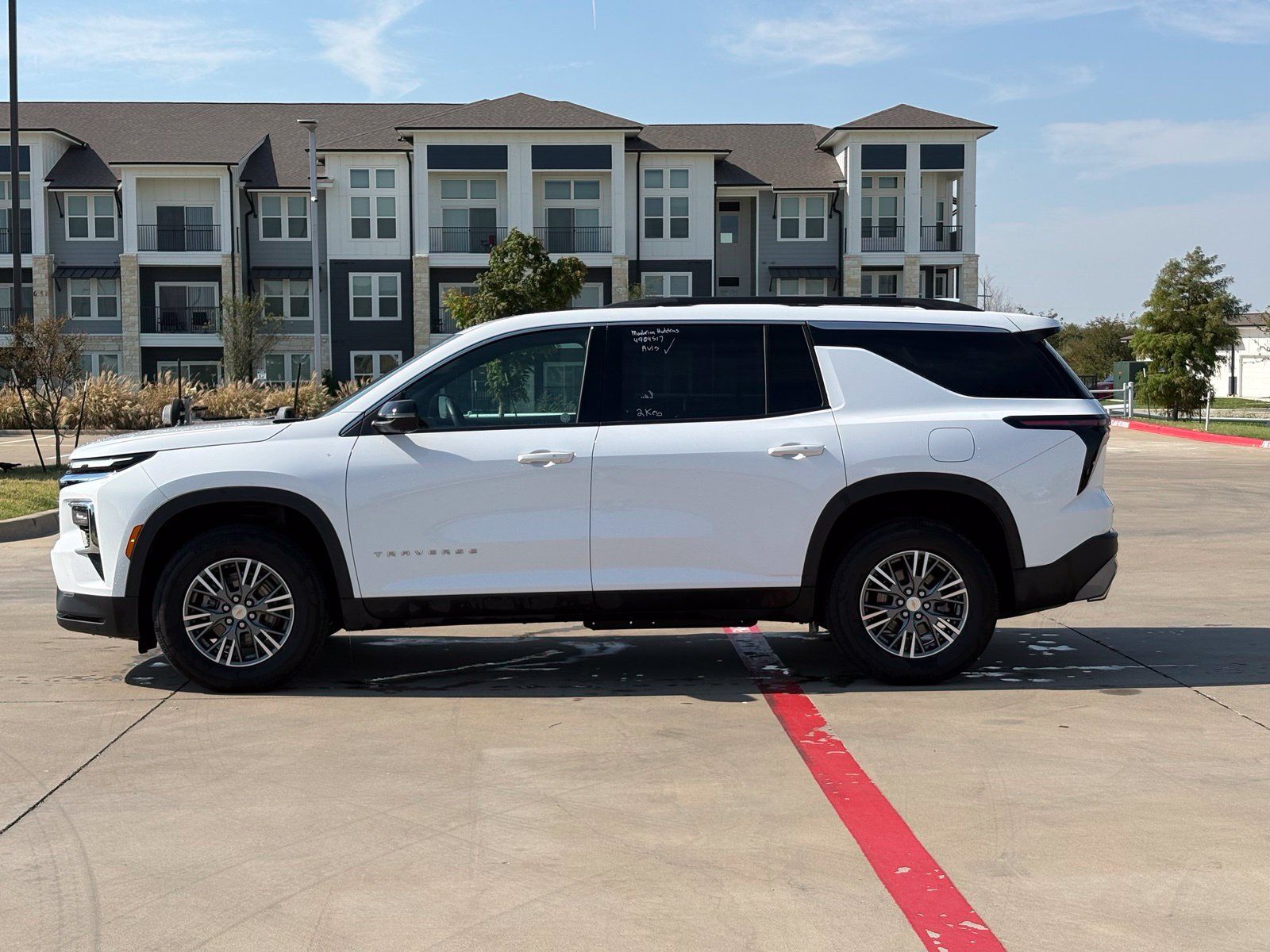 Used 2026 Chevrolet Traverse LT w/ Driver Confidence Package FWD image 4