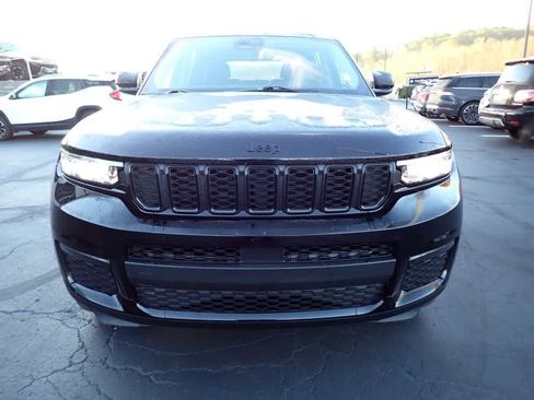 Used 2023 Jeep Grand Cherokee L Limited w/ Black Appearance Package image 8