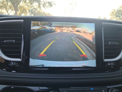 New 2026 Chrysler Pacifica Select image 17