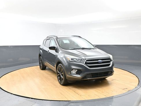 Used 2017 Ford Escape SE w/ Equipment Group 201A FWD image 3