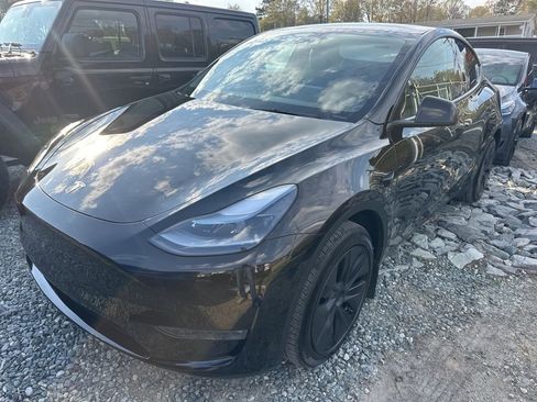 Used 2025 Tesla Model Y Long Range image 1