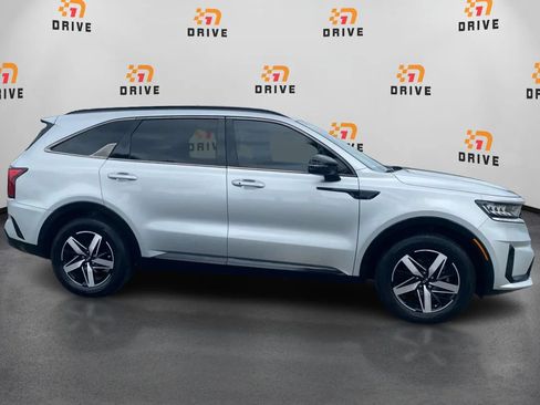 Used 2021 Kia Sorento S FWD image 4