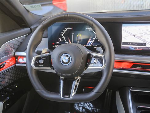 Used 2025 BMW 750e xDrive w/ Premium Package image 12