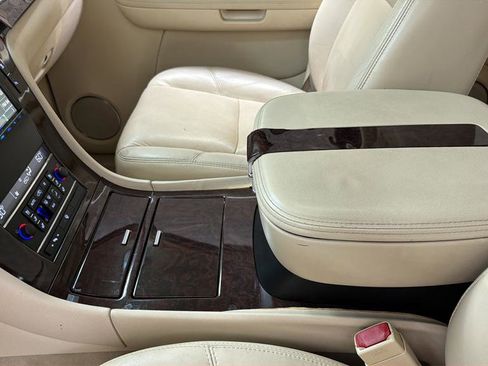 Used 2007 Cadillac Escalade AWD w/ Climate Package image 26