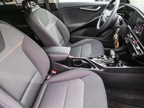 Certified 2025 Kia Niro LX image 15