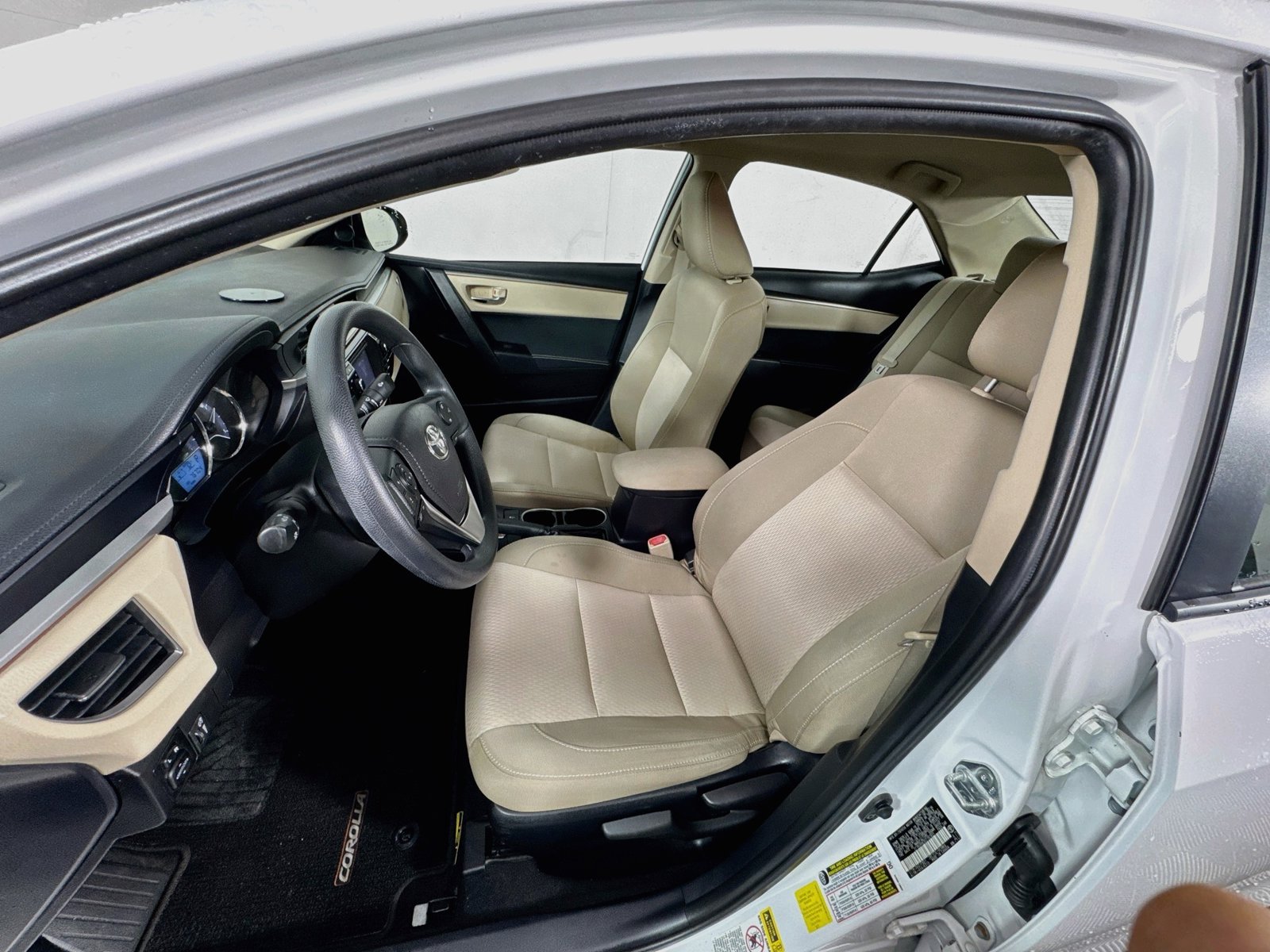 Used 2014 Toyota Corolla LE FWD image 17