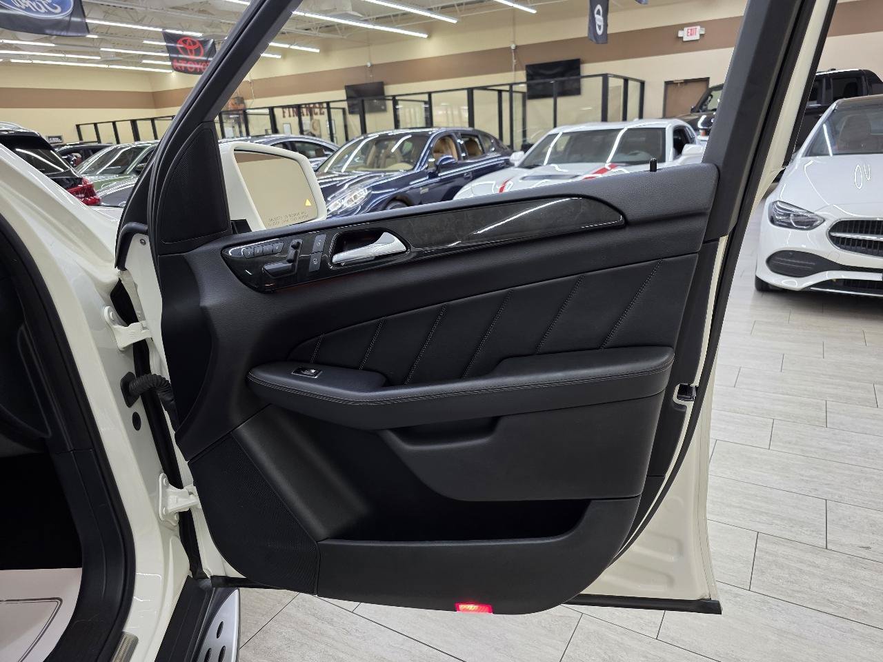 Used 2016 Mercedes-Benz GL 450 4MATIC w/ Premium I Package image 41