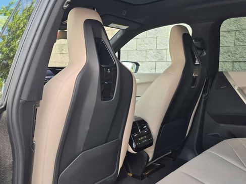 Used 2024 BMW iX xDrive50 w/ Premium Package AWD/4WD image 18