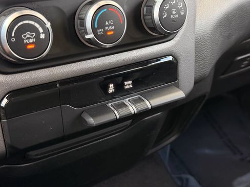 Used 2019 RAM 1500 Big Horn RWD image 42