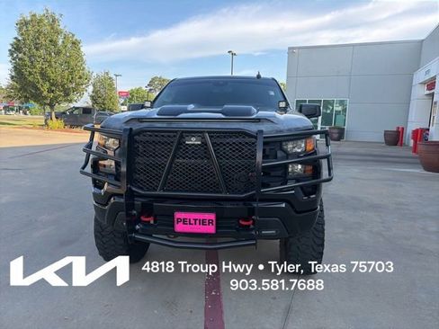 Used 2022 Chevrolet Silverado 1500 Custom Trail Boss AWD/4WD image 2