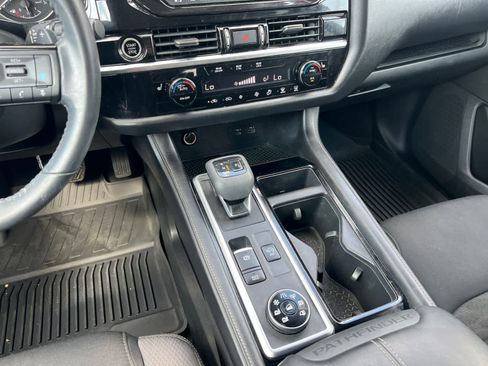 Used 2022 Nissan Pathfinder SV w/ SV Black Package image 15