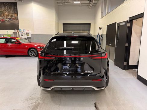 Used 2025 Lexus NX 450h+ F Sport image 4